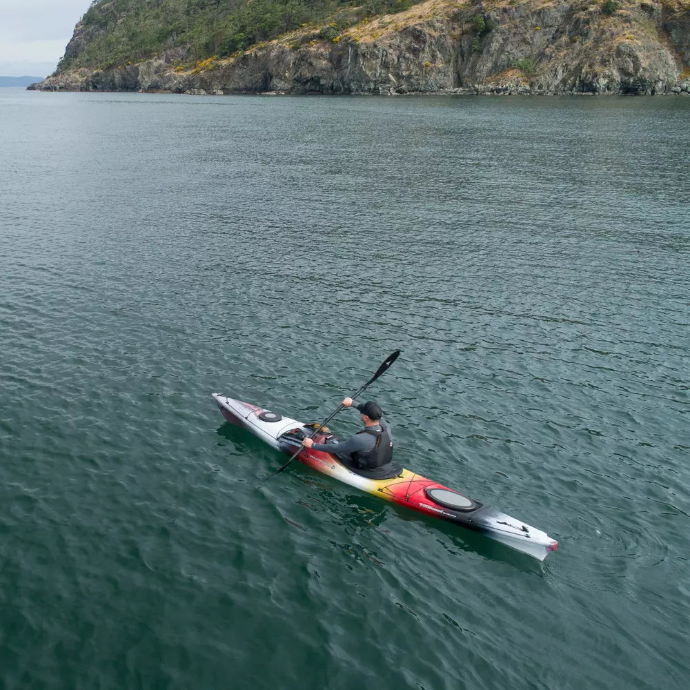 Kayak de randonnée Tsunami 145 jours avec gouvernail