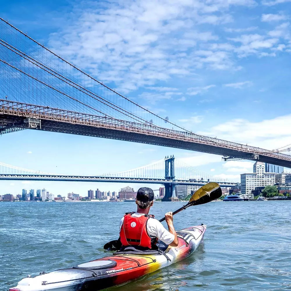Kayak de randonnée Tsunami 145 jours avec gouvernail